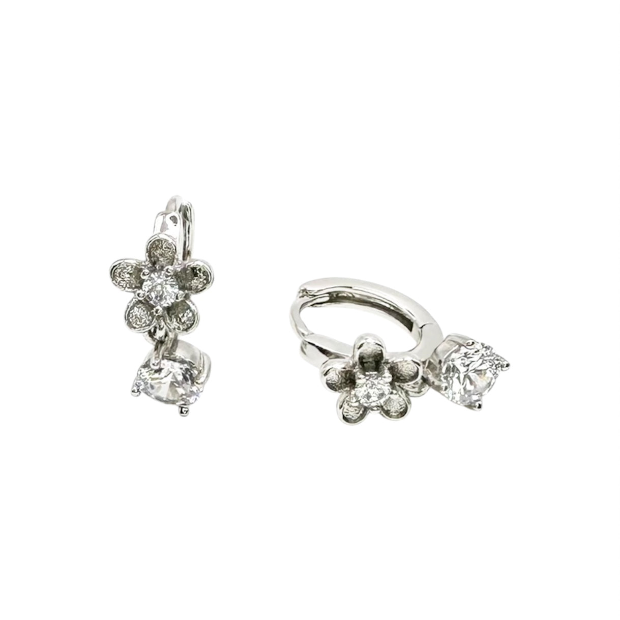 Wasserdichte Huggie Creolen Silber Blüten Kristallpavé Charm Hängender Solitär Zirkonia 5mm