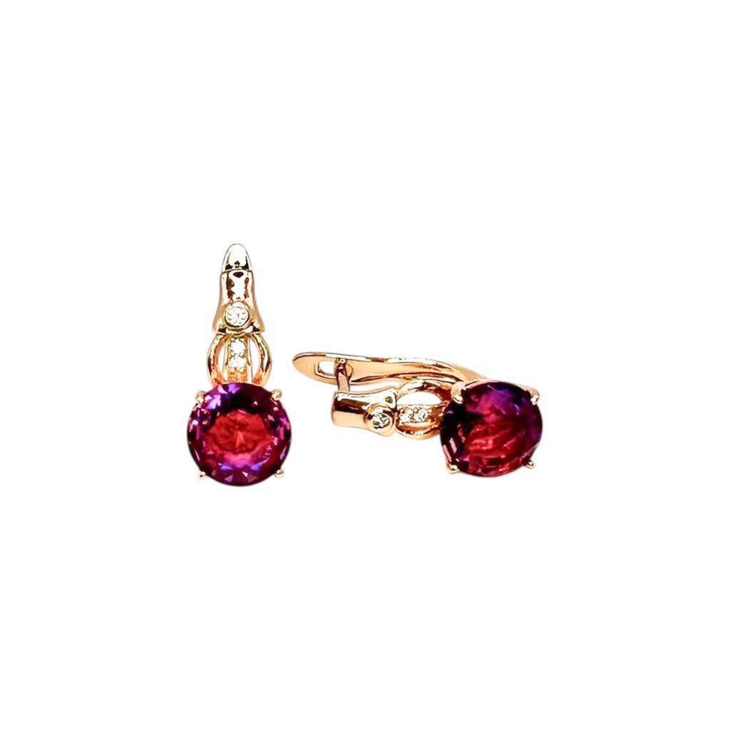 Wasserdichte Ohrringe mit Rubin-Zirkonia 8mm und Pavé-Bügel, roségoldfarben