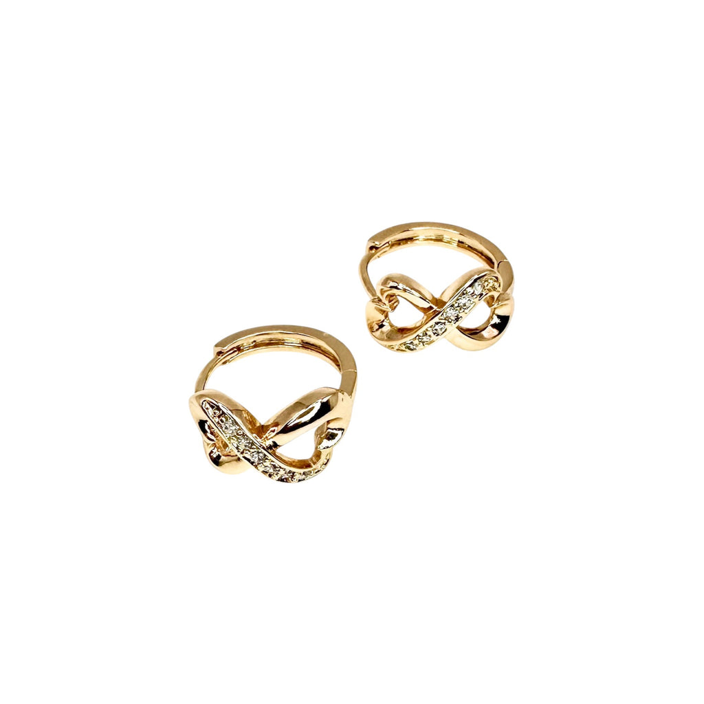 Wasserdichte Huggie Creolen Gelbgold 3D Infinity-Knoten Kristallpavé Akzente