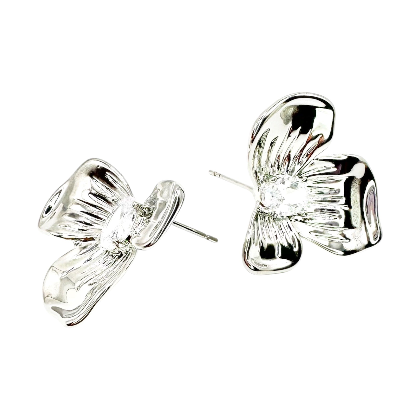 Wasserdichte Ohrstecker Silber Dreiblättrige Blüte Gerippte Blütenblätter Marquise Zirkonia 7x5mm Stecker