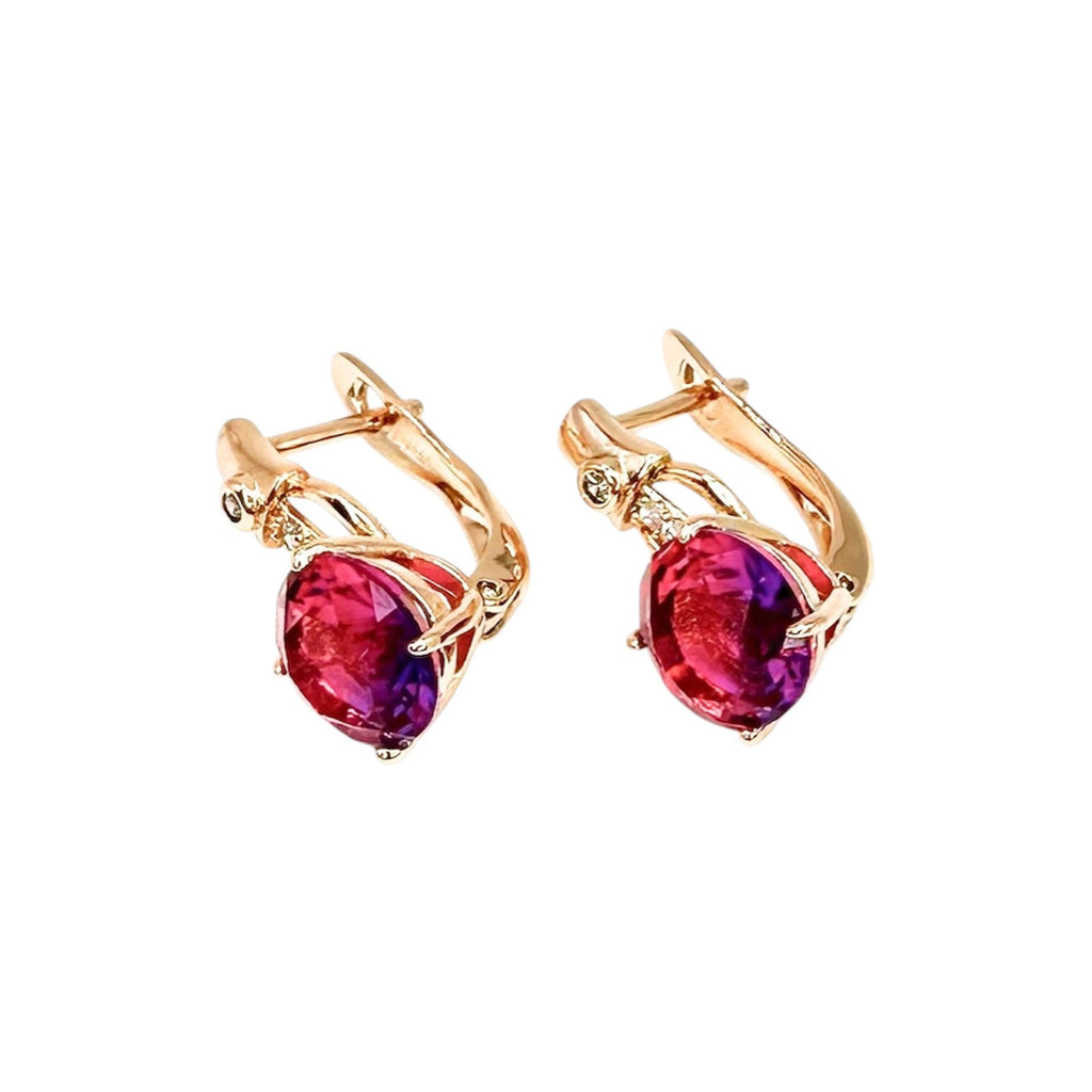 Wasserdichte Ohrringe mit Rubin-Zirkonia 8mm und Pavé-Bügel, roségoldfarben