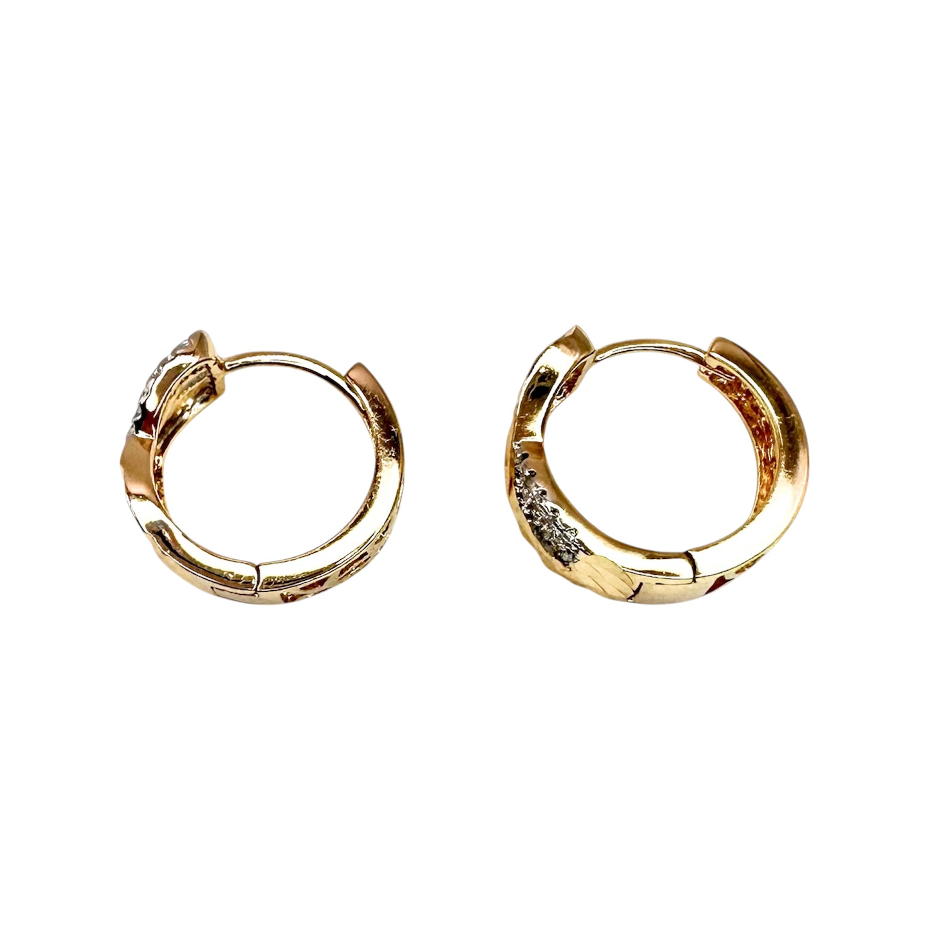 Wasserdichte Creolen Goldfarbe Twist-Design Kristallpavé