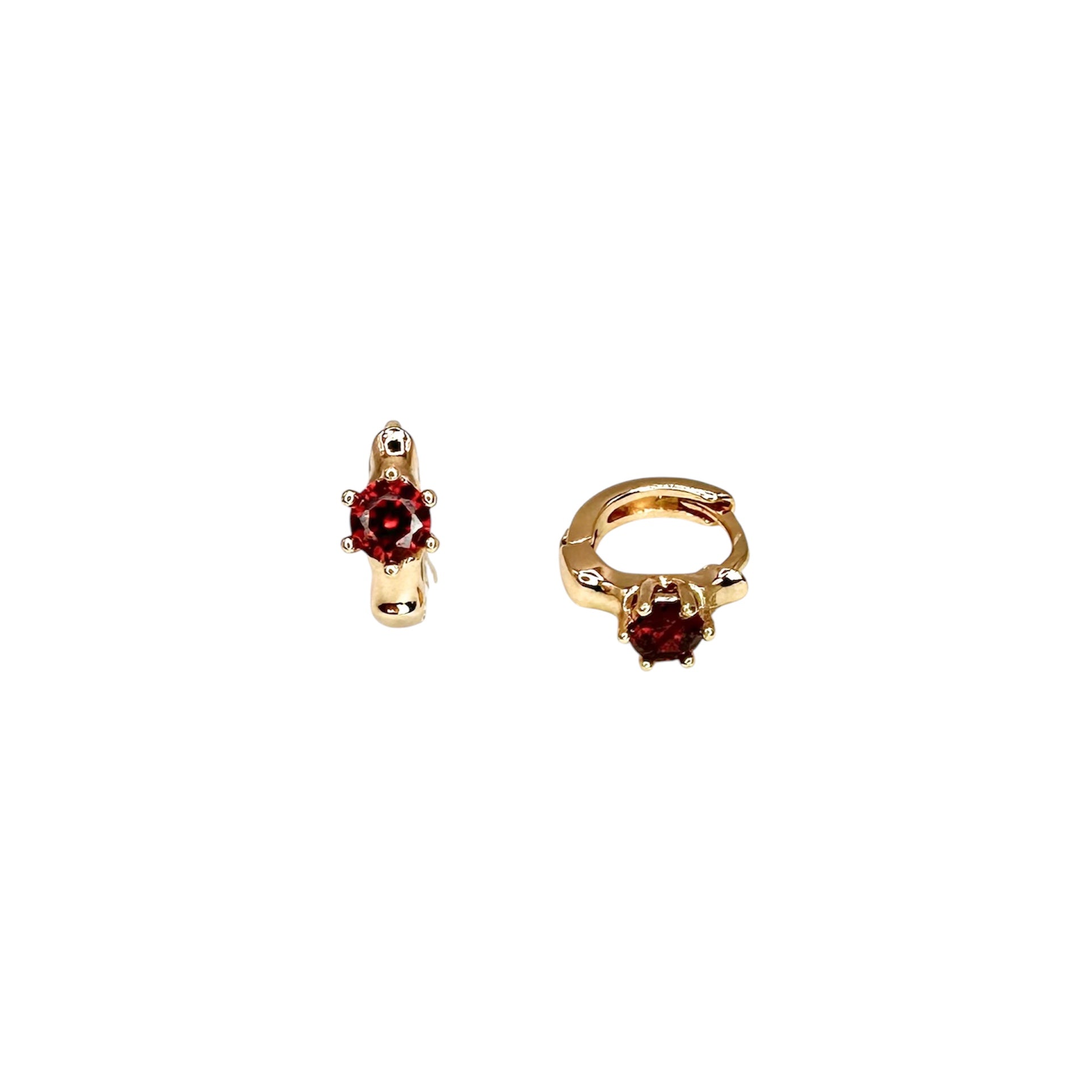 Wasserdichte Huggie Creolen Gelbgold Roter Zirkonia Solitär 4mm 6-Krappen-Fassung