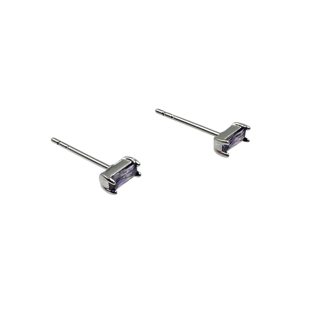 Wasserdichte Lila Zirkonia Baguette Ohrstecker Silber